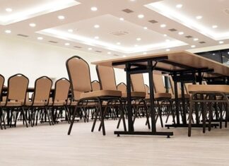 Stół składany cateringowy – mebel niezastąpiony na eventach i bankietach Stół składany cateringowy