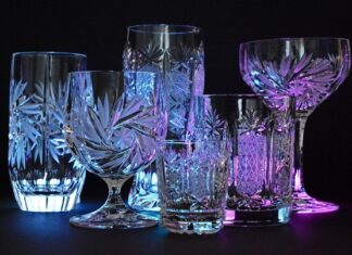 Hurtownia szklanek kontra zakupy detaliczne – kiedy warto zdecydować się na zamówienie paletowe? Hurtownia szklanek